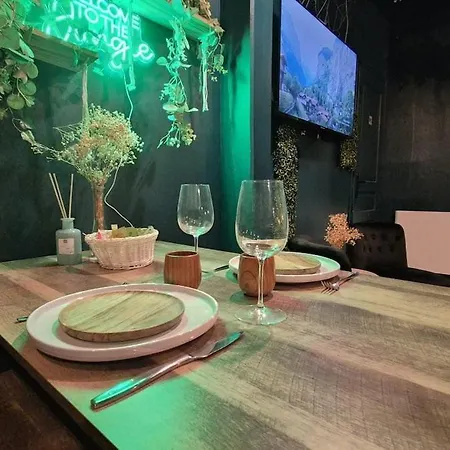 Amazonia - Private And Cinema * Μπουλόν-Σιρ-Μερ